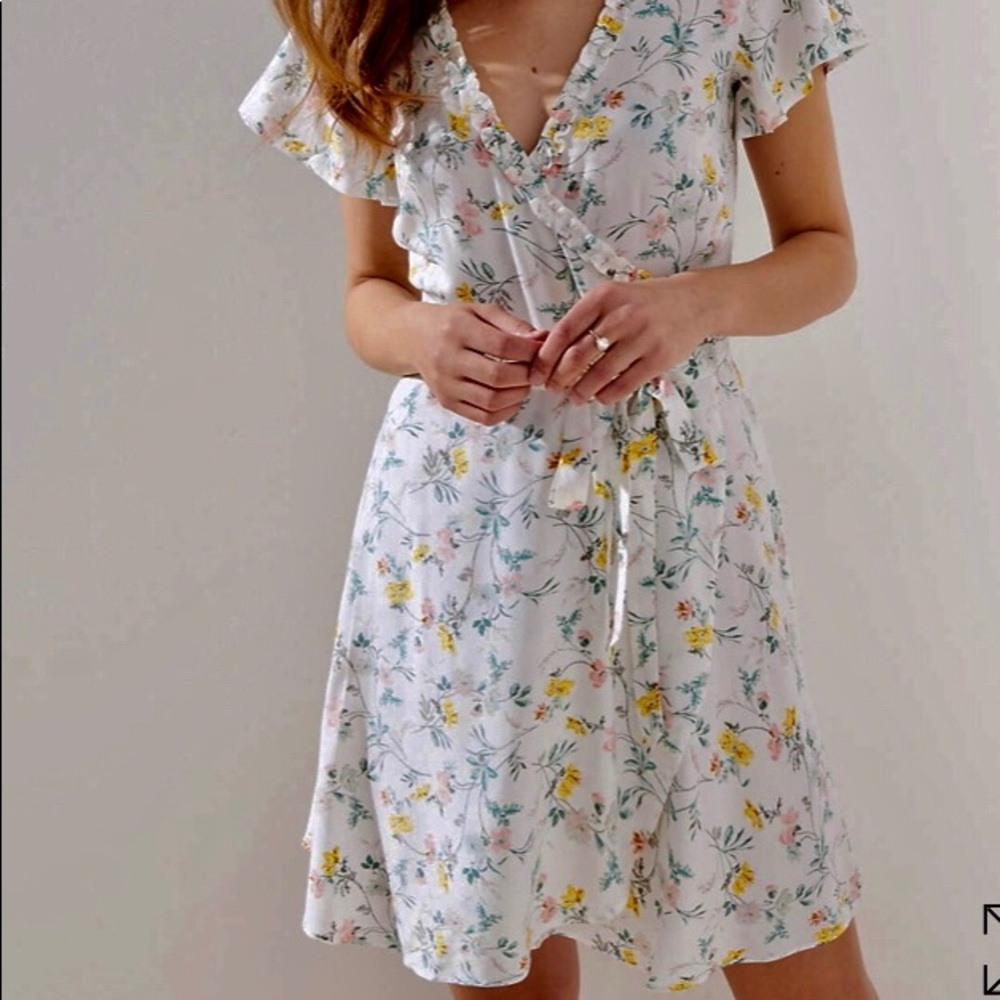NWT LOFT TOSSED FLOWER FLUTTER SLEEVE WRAP DRESS